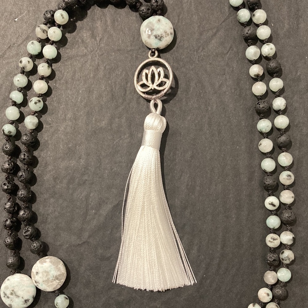 Hand knotted mala - Picture 4 of 4